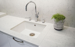 Раковина с крылом из искусственного камня Technistone Crystal Calacatta Amnis Раковина с крылом из искусственного камня Technistone Crystal Calacatta Amnis